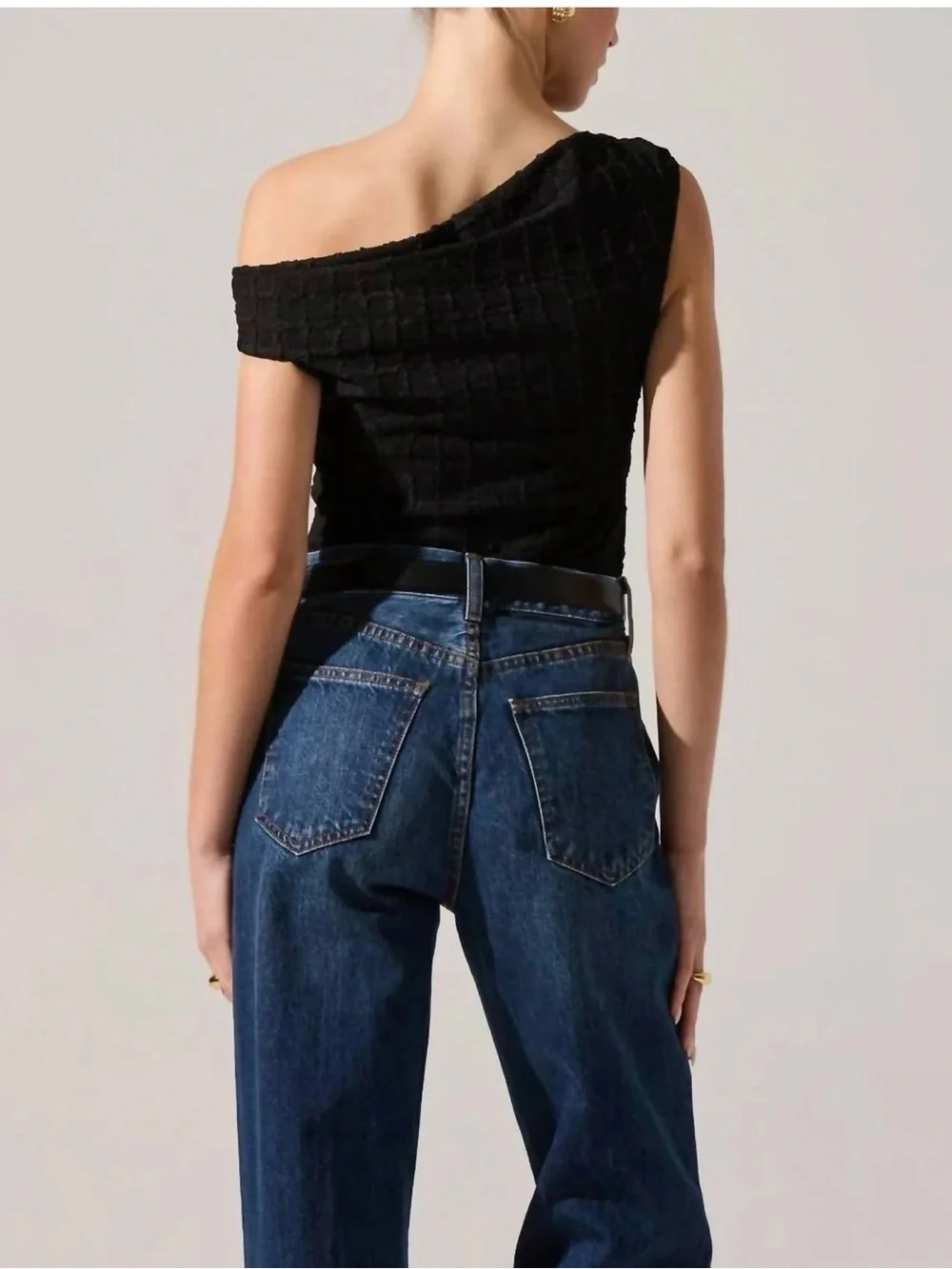 ASTR The Label “Lindy Top” Black One Shoulder Textured Top NWT Medium - Picture 4 of 7